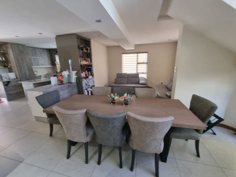 A Beautiful 4 Bedroom 5 Bathroom house for rent in Savannah Country Estate  - Photo 5
