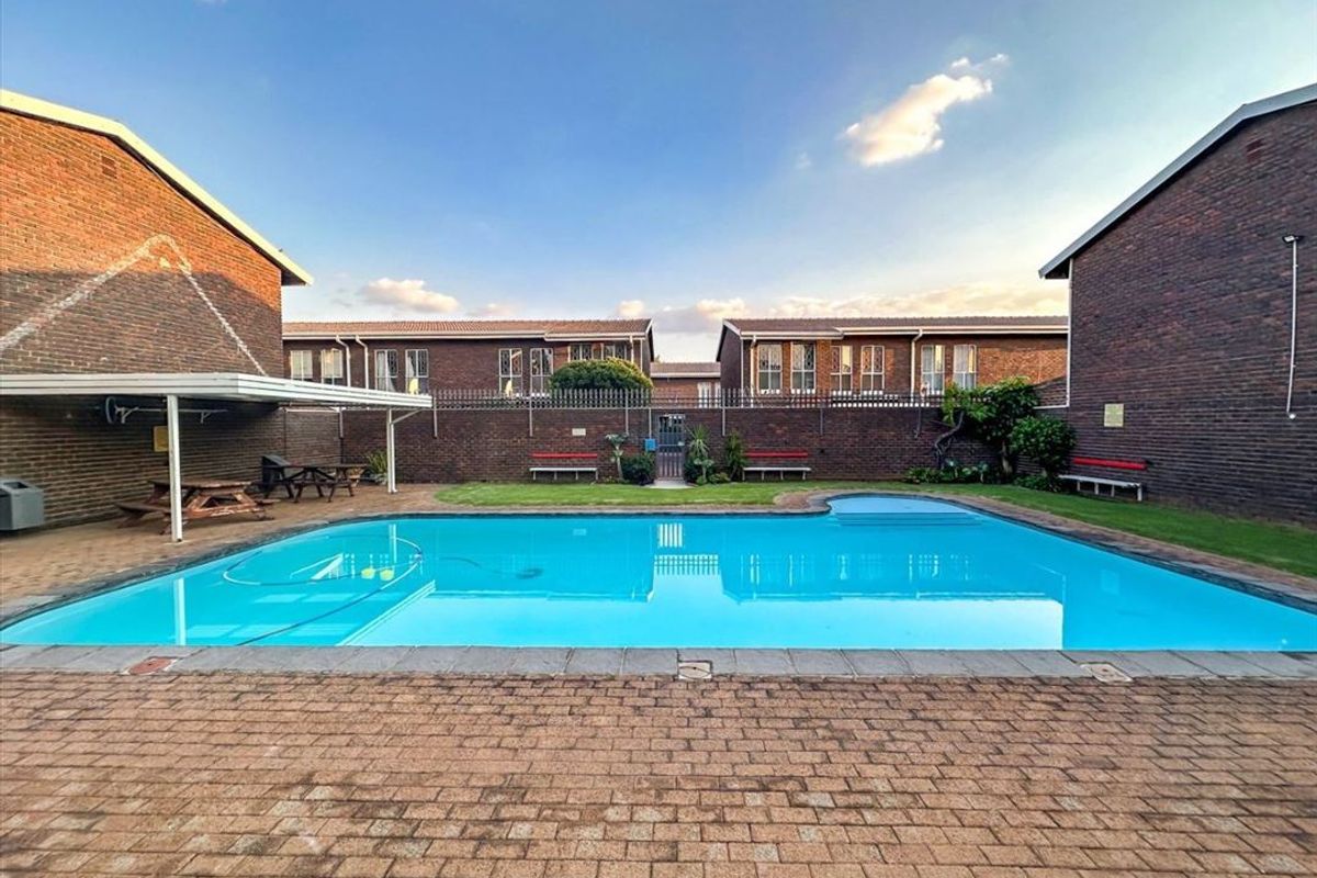 Charming Family Home - Photo 3