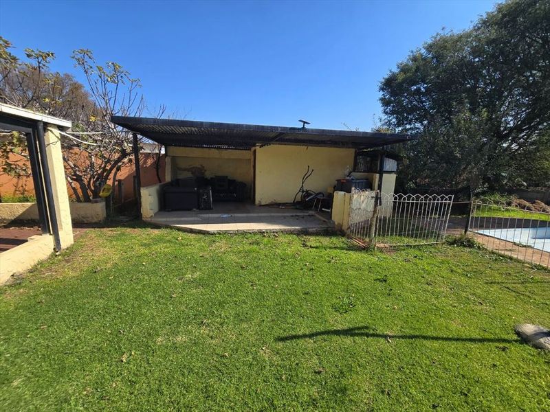 Spacious Home with Excellent Family Features - Photo 3