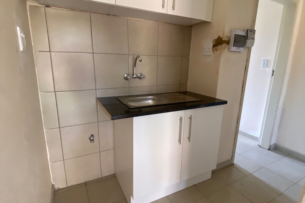 1 bedroom unit in a shared yard - Photo 5