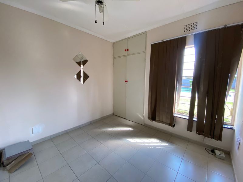 1 bedroom unit in a shared yard - Photo 2