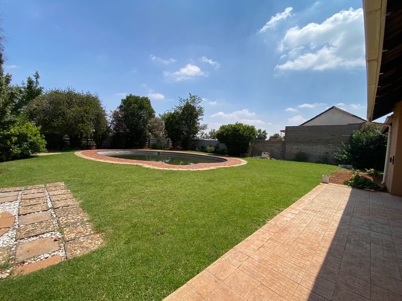 1 bedroom unit in a shared yard - Photo 1
