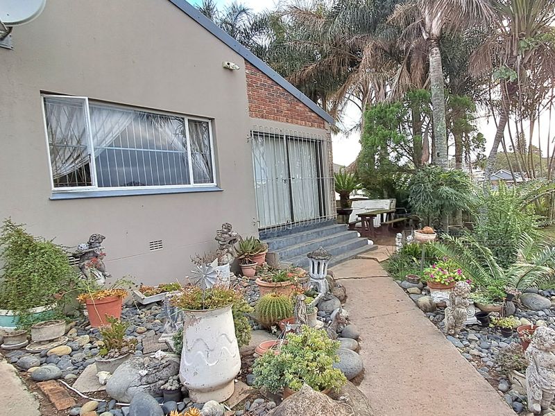 Well Maintained large 5 bedroom family home in popular Greenfields East London. - Photo 1