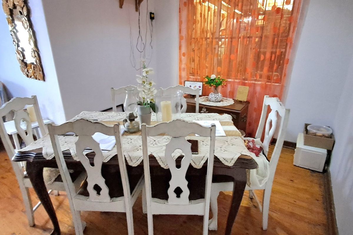 Well Maintained large 5 bedroom family home in popular Greenfields East London. - Photo 5
