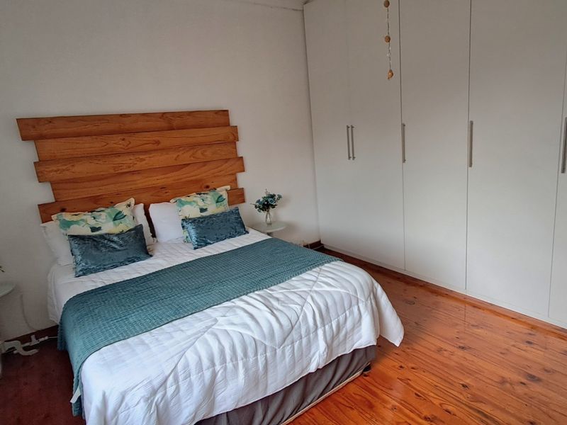 Well Maintained large 5 bedroom family home in popular Greenfields East London. - Photo 7