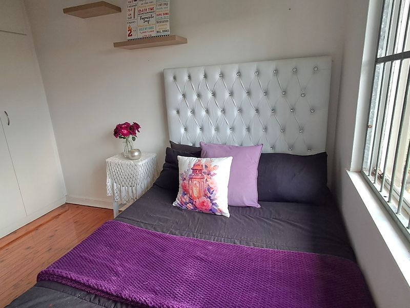 Well Maintained large 5 bedroom family home in popular Greenfields East London. - Photo 8