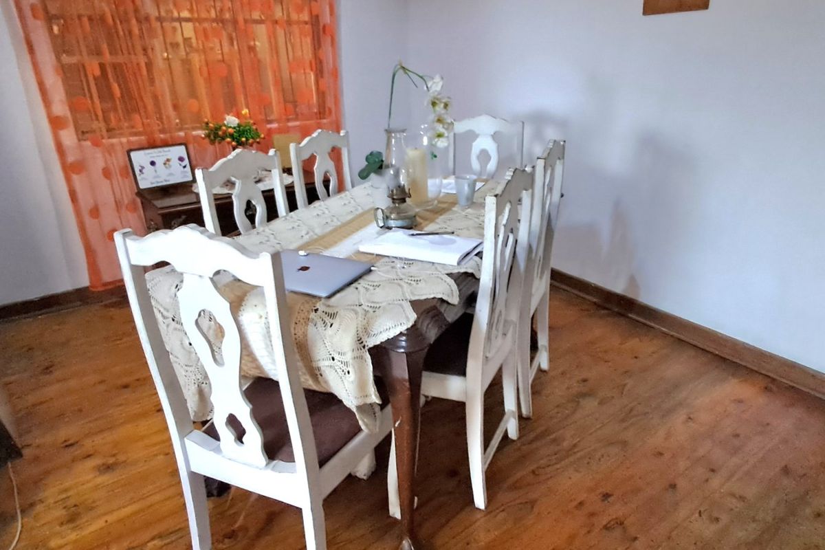 Well Maintained large 5 bedroom family home in popular Greenfields East London. - Photo 4