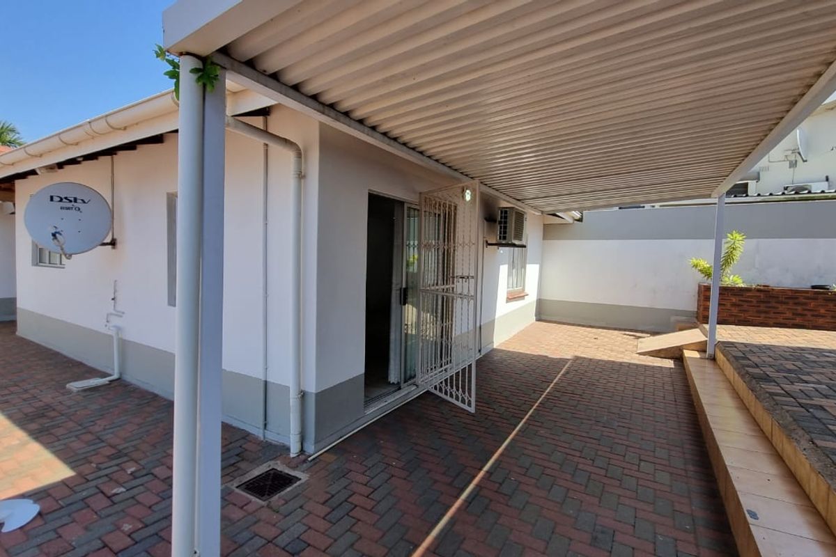 To let in Durban North, 2 bedroom apartment conveniently close to everything. - Photo 2