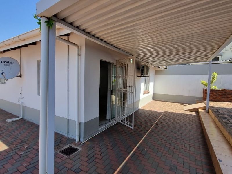 To let in Durban North, 2 bedroom apartment conveniently close to everything. - Photo 2