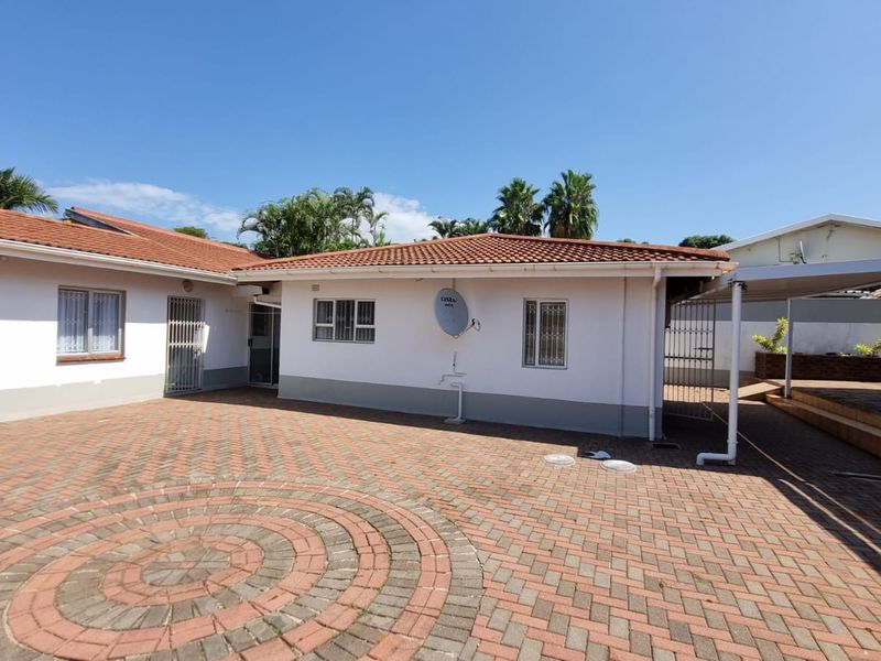 To let in Durban North, 2 bedroom apartment conveniently close to everything. - Photo 1