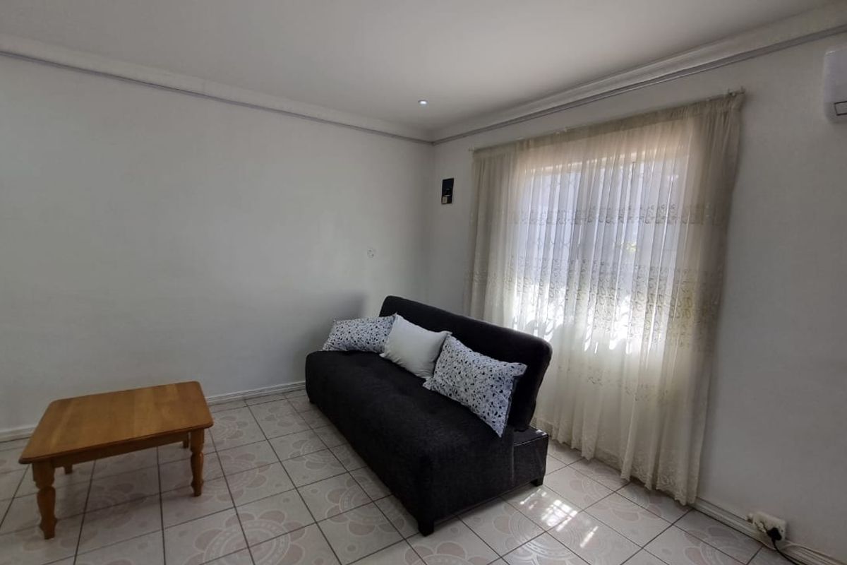 To let in Durban North, 2 bedroom apartment conveniently close to everything. - Photo 3