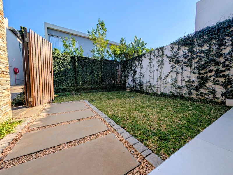 La Lucia Ridge - exquisite, brand new 4 bedroom townhouse - Luxury Living Framed by Sea Views & Conservancy - A tranquil oasis yet with the convenience of an excellent, central location - Photo 8