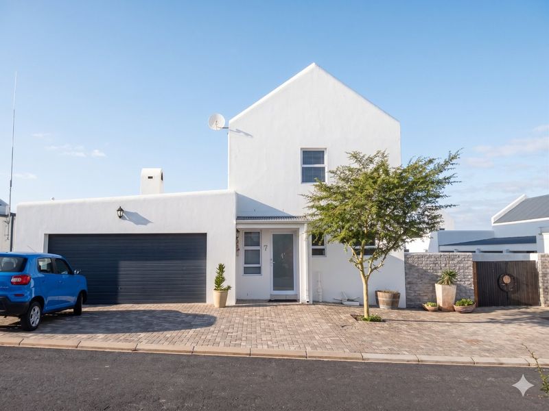 Spacious 4 Bedroom Home with Solar in Dolfynstrand, Dwarskersbos - Photo 1