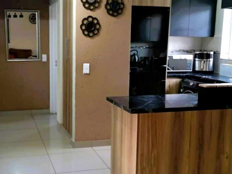 2 bedroom 1ne bathroom inside secure estate - Photo 5