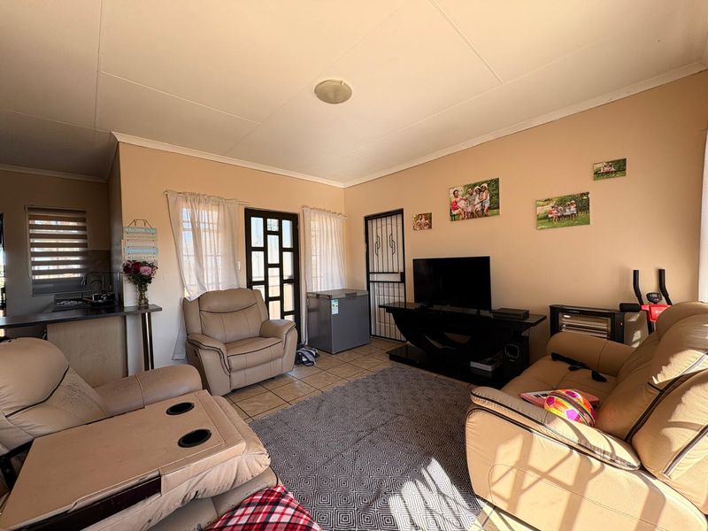 Low-maintenance 2-bedroom facebrick home with a built-in braai, modern finishes, prepaid electricity, and excellent security in Stilfontein Extension 4. - Photo 4