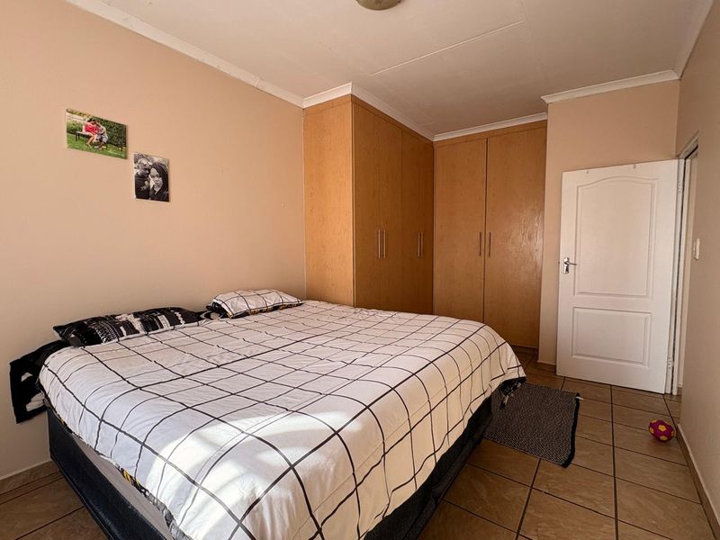 Low-maintenance 2-bedroom facebrick home with a built-in braai, modern finishes, prepaid electricity, and excellent security in Stilfontein Extension 4. - Photo 8