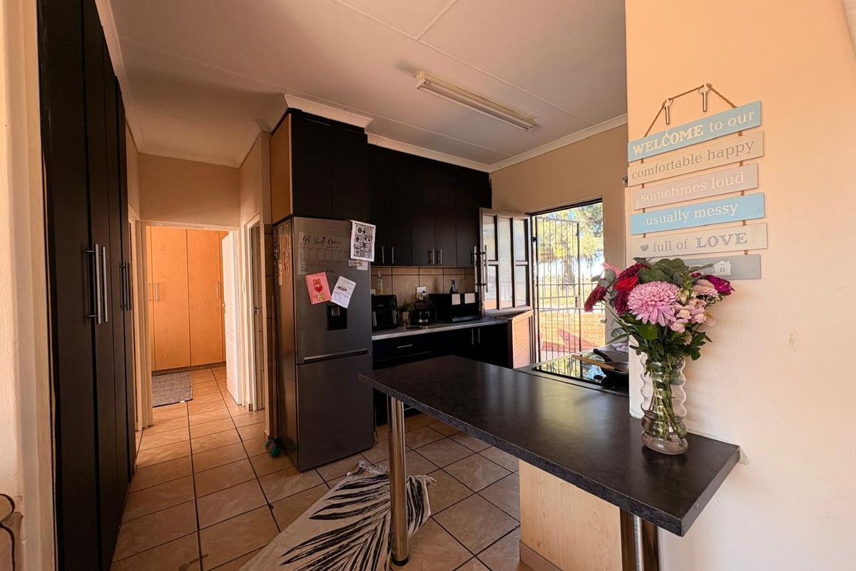 Low-maintenance 2-bedroom facebrick home with a built-in braai, modern finishes, prepaid electricity, and excellent security in Stilfontein Extension 4. - Photo 2