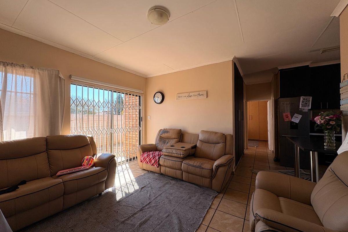 Low-maintenance 2-bedroom facebrick home with a built-in braai, modern finishes, prepaid electricity, and excellent security in Stilfontein Extension 4. - Photo 5