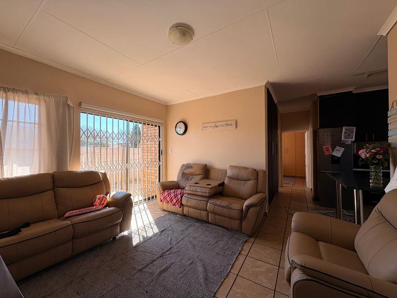 Low-maintenance 2-bedroom facebrick home with a built-in braai, modern finishes, prepaid electricity, and excellent security in Stilfontein Extension 4. - Photo 5