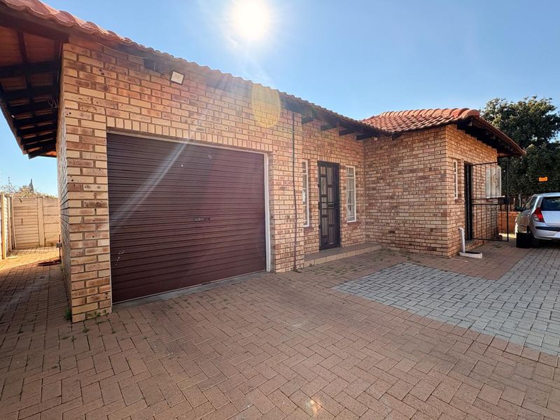 Low-maintenance 2-bedroom facebrick home with a built-in braai, modern finishes, prepaid electricity, and excellent security in Stilfontein Extension 4. - Photo 1