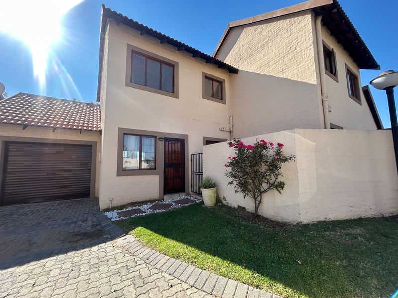 2 bed 1 full bath duplex with private garden  - Photo 1