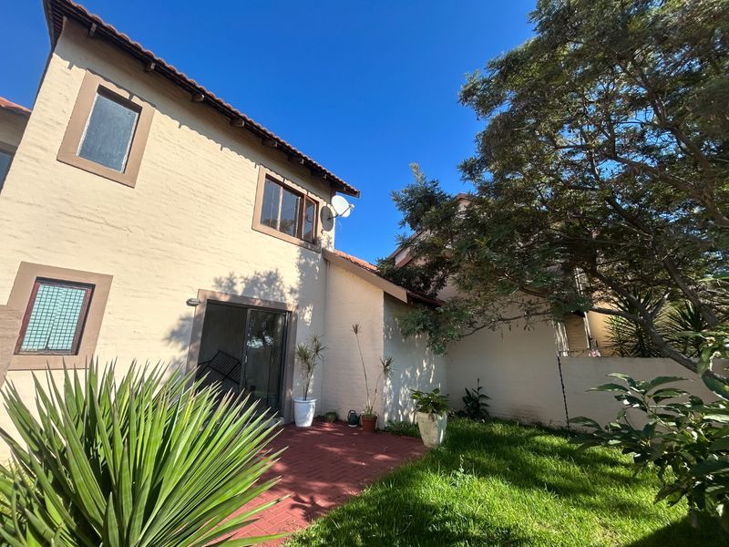 2 bed 1 full bath duplex with private garden  - Photo 10