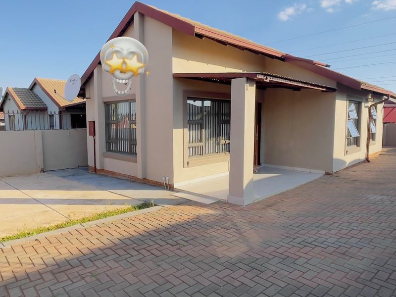 Charming 2 Bed Home in Soshanguve East - Photo 1