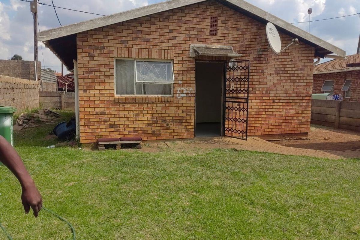 3-Bedroom House for Sale – Income Generating Property! - Photo 2