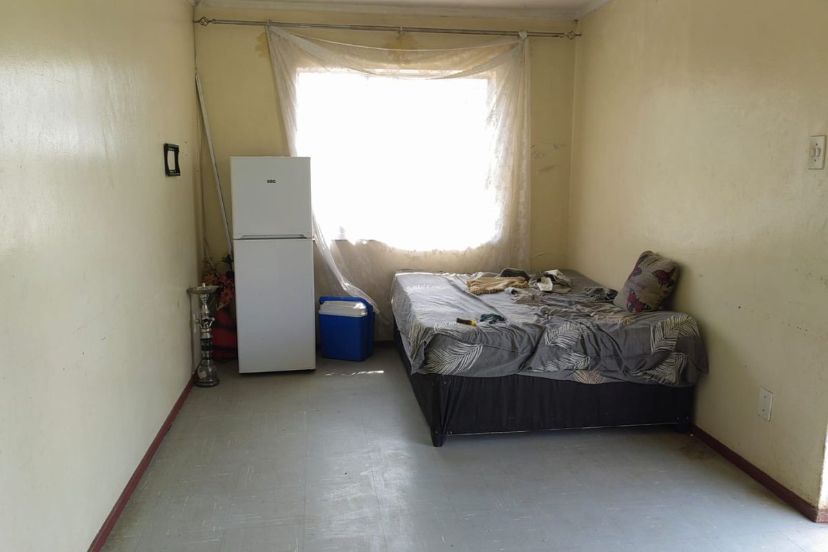 3-Bedroom House for Sale – Income Generating Property! - Photo 5