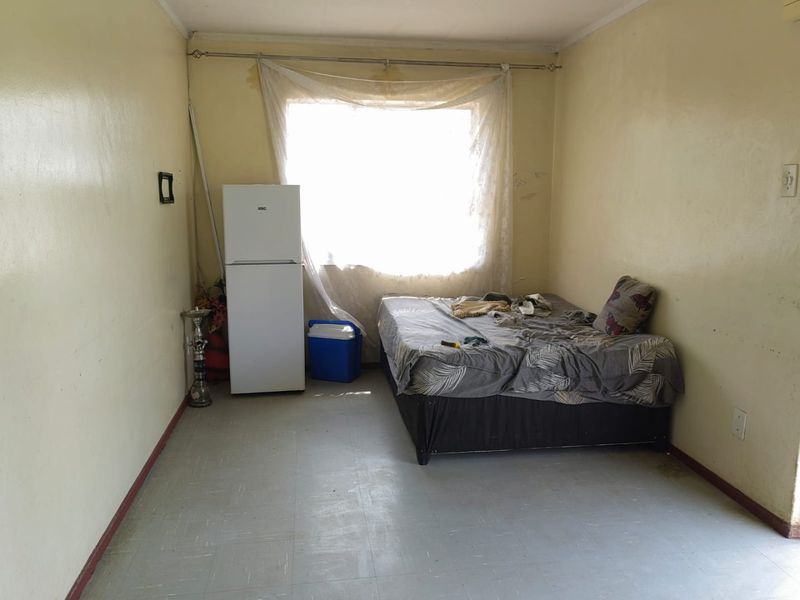 3-Bedroom House for Sale – Income Generating Property! - Photo 5