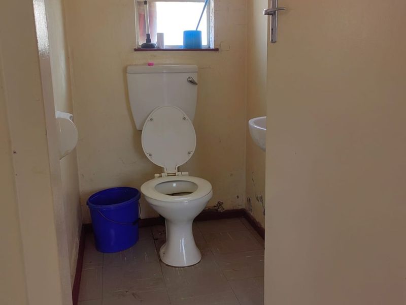 3-Bedroom House for Sale – Income Generating Property! - Photo 8