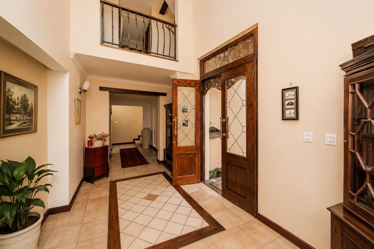 Four Plus Spectacular Estate Living - Photo 4