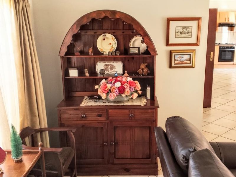 Elegant 3 Bedroom Townhouse in Montana Tuine - Photo 4