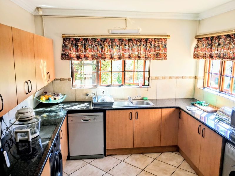 Elegant 3 Bedroom Townhouse in Montana Tuine - Photo 2