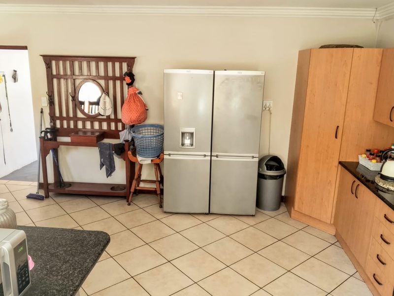 Elegant 3 Bedroom Townhouse in Montana Tuine - Photo 3