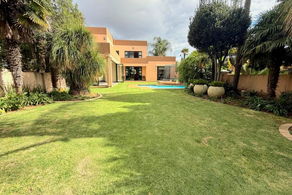 Elegant Family Living on the Fairway | Centurion Golf Estate - Photo 2