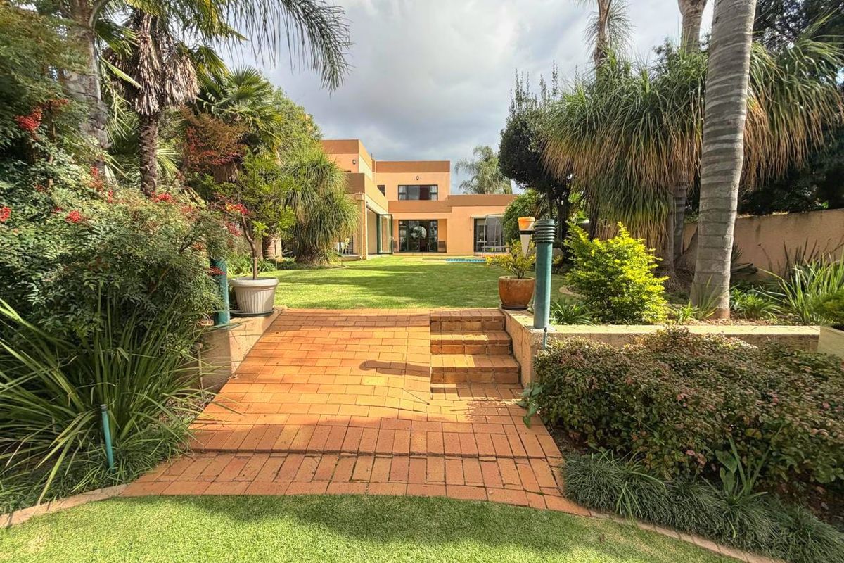 Elegant Family Living on the Fairway | Centurion Golf Estate - Photo 3