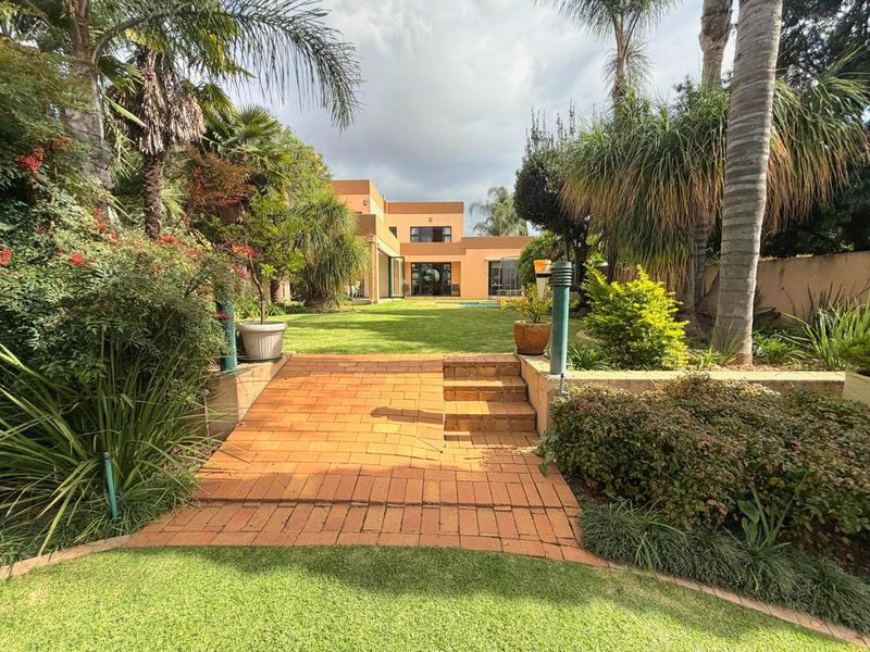 Elegant Family Living on the Fairway | Centurion Golf Estate - Photo 3