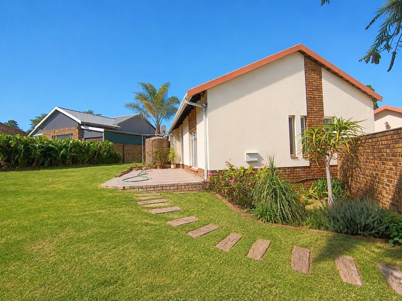 Prime Property for Family Living or Business Opportunity – Rooihuiskraal, Centurion - Photo 3
