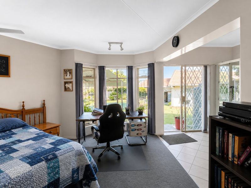 Prime Property for Family Living or Business Opportunity – Rooihuiskraal, Centurion - Photo 9