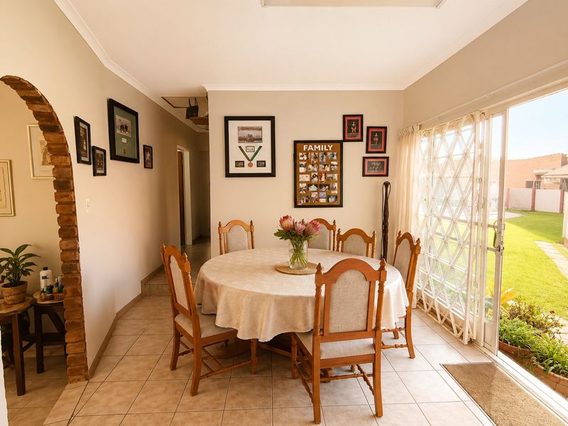 Prime Property for Family Living or Business Opportunity – Rooihuiskraal, Centurion - Photo 8