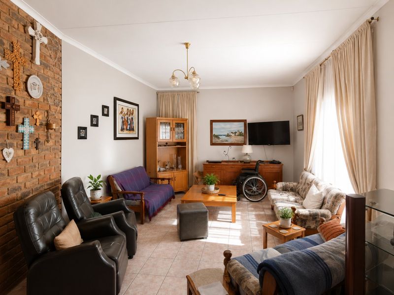 Prime Property for Family Living or Business Opportunity – Rooihuiskraal, Centurion - Photo 7