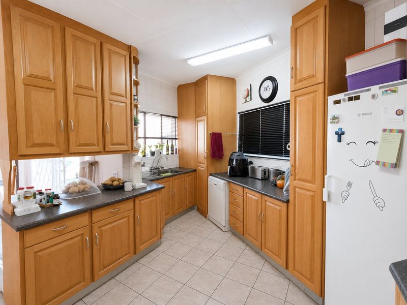 Prime Property for Family Living or Business Opportunity – Rooihuiskraal, Centurion - Photo 6