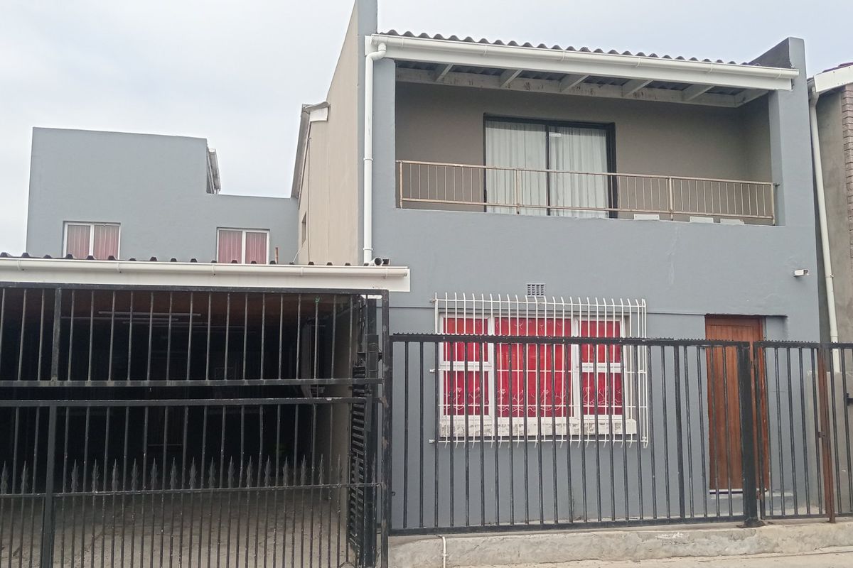 Lovely 4 Bedroom Double Storey in Eastridge - Photo 2