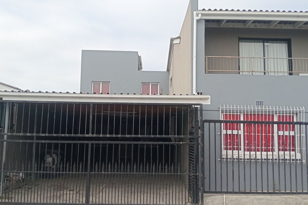 Lovely 4 Bedroom Double Storey in Eastridge - Photo 3