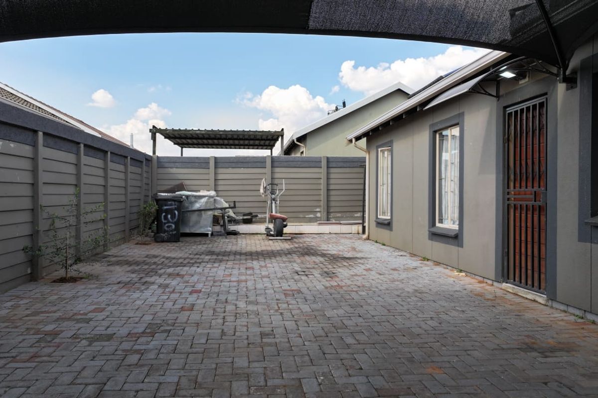 Specious 3-bedroom house for sale in Sky City - Photo 2