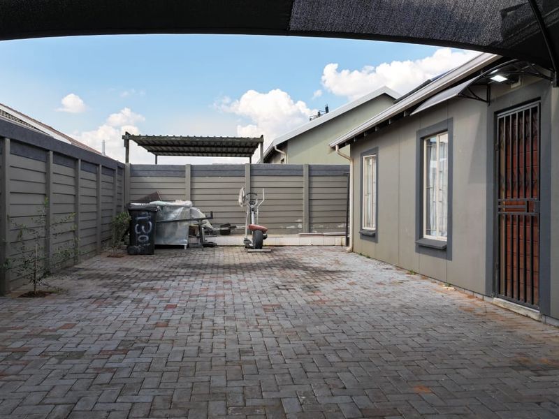 Specious 3-bedroom house for sale in Sky City - Photo 2
