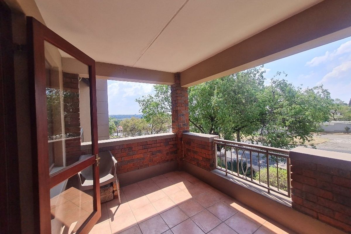 Charming 2-Bedroom Townhouse with Balcony in Secure Complex - Photo 3
