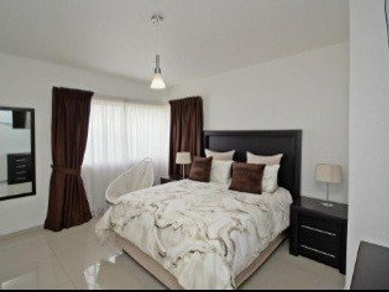 Modern Pet-Friendly Townhouse with Private Garden & Pool Access! - Photo 6