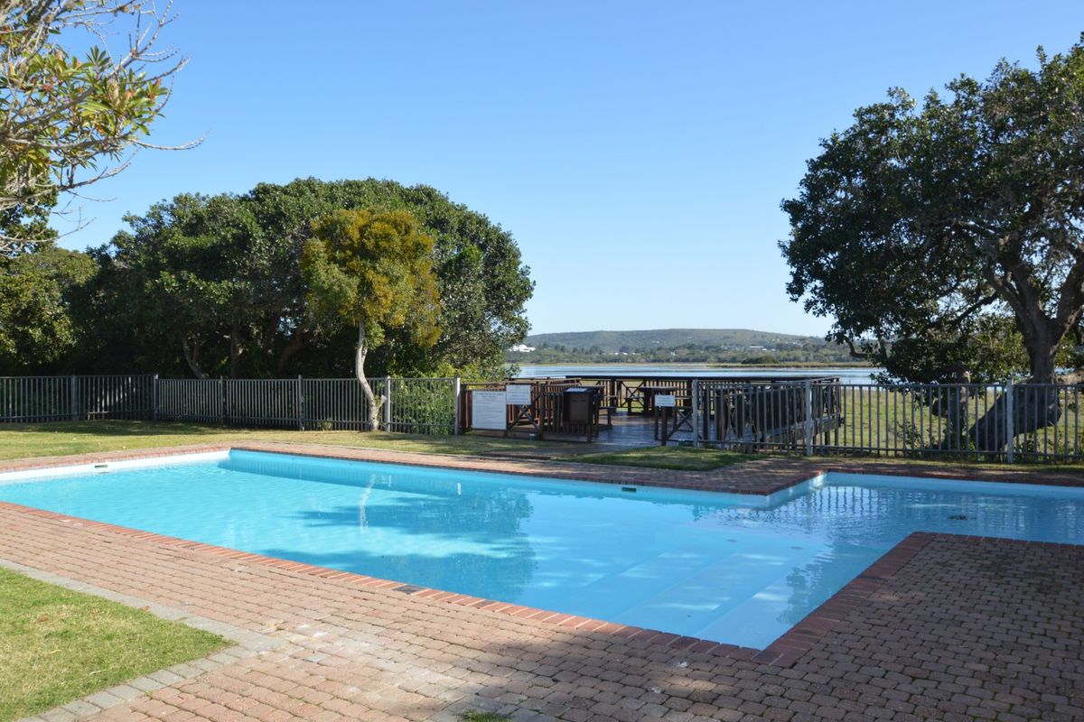 Relaxing and Tranquil 2 Bedroom Ground Floor Unit - Photo 2